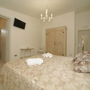 Quarantotto Bed & Breakfast Raffa